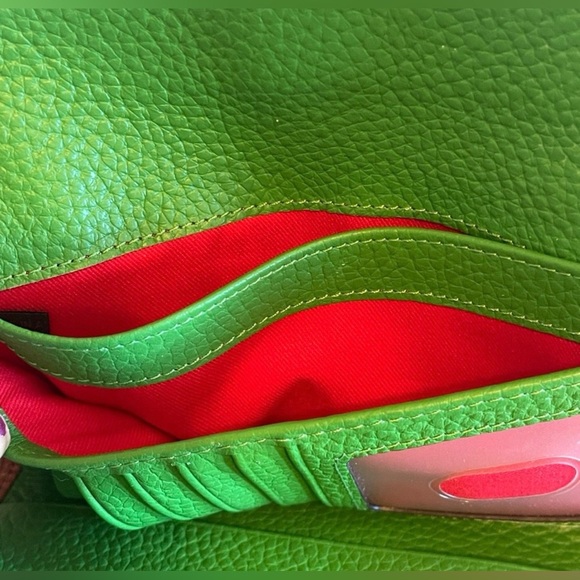 Dooney and Bourke continental clutch in Kelly green πππ - Picture 8 of 10